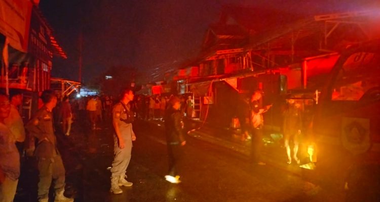 Butuh Waktu 4 Jam untuk Memadamkan Api di Toko Petasan dan Mainan Leuwiliang