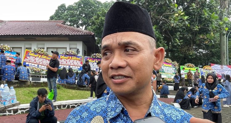 21 Tahun Mengabdi di Kecamatan Klapanunggal, Empop Hasbulloh Akhirnya Dilantik jadi PPPK 
