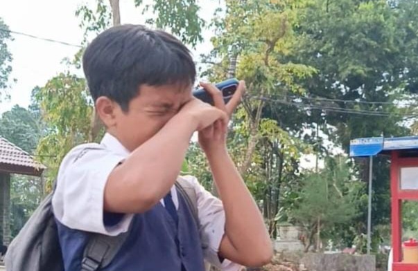 Siswa SMPN 2 Cibinong Menangis, Handphone Hilang saat Hadiri Kirab Mahkota Binokasih