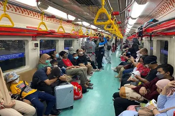 Masyarakat Memilih Mudik Gunakan KRL, Tiketnya Lebih Terjangkau dan Praktis