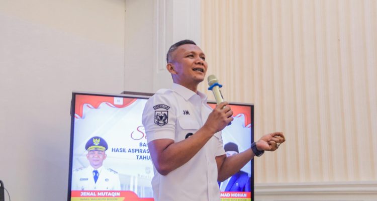 Pemkot dan DPRD Kota Bogor Serahkan Bantuan 50 Kursi Roda Untuk Warga