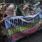 Ratusan Massa Berkumpul Datangi UGM, Tuntut Bukti Keaslian Ijazah Jokowi