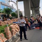 Kecelakaan Truk Terguling di Jalan MT Haryono Sebablan Kemacetan Hingga 1,5 Jam