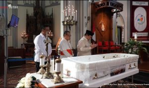 Uskup Petrus Turang Meninggal Dunia, Prabowo Datang Melayat ke Katedral