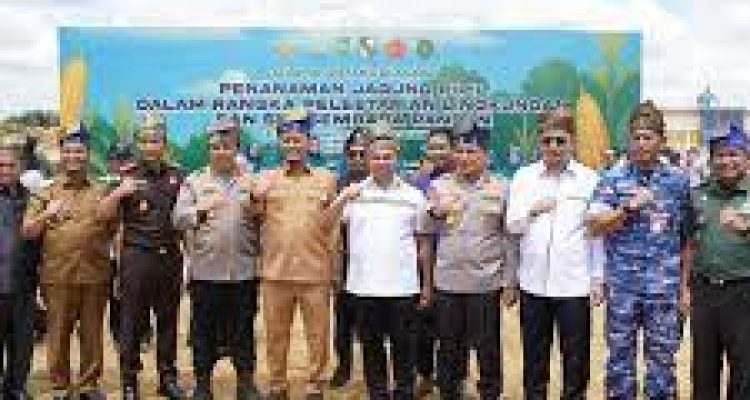 Peringati May Day 2025, Pemprov Riau dan Polda Adakan Aksi Tanam Pohon
