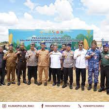 Peringati May Day 2025, Pemprov Riau dan Polda Adakan Aksi Tanam Pohon