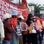 Peringati May Day 2025, Sejumlah Buruh Gelar Aksi Gebrak Depan Gedung DPR